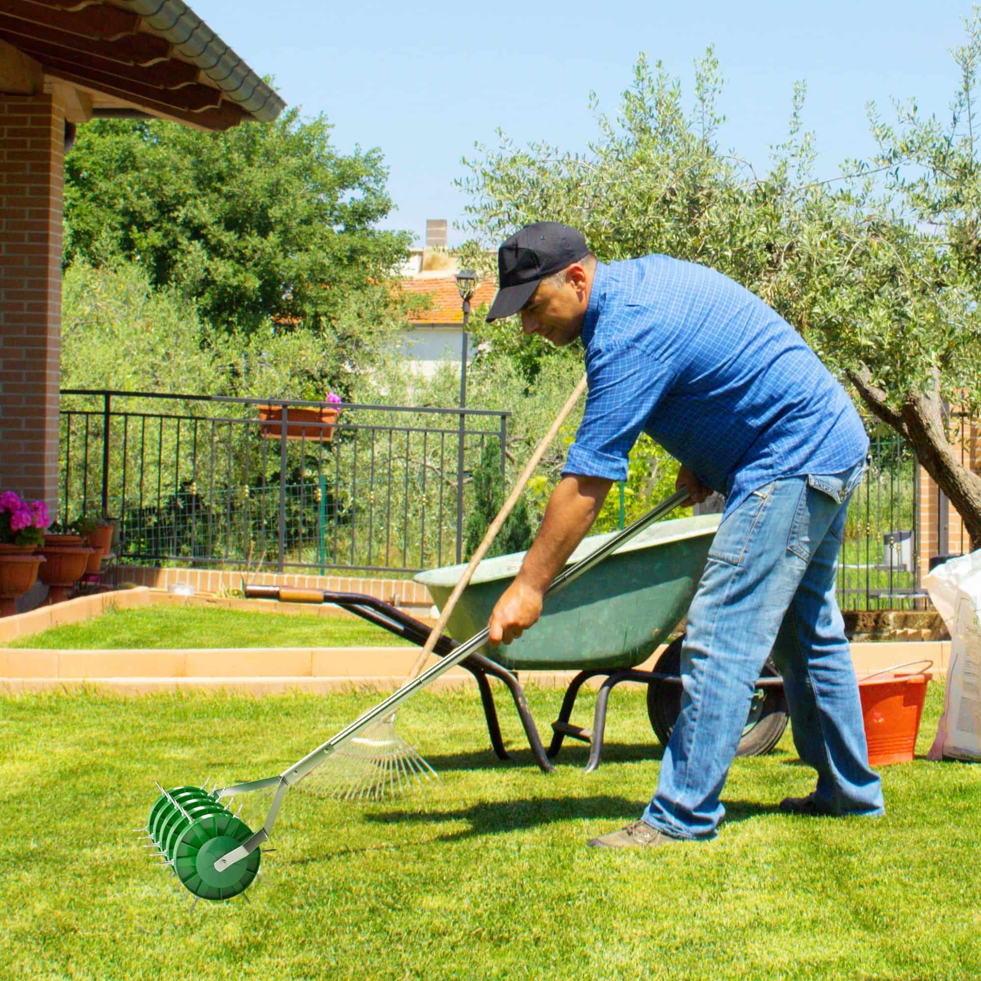Gazonbeluchter Verticuteerder 45cm Breed met 30 Stalen Spikes -Groen