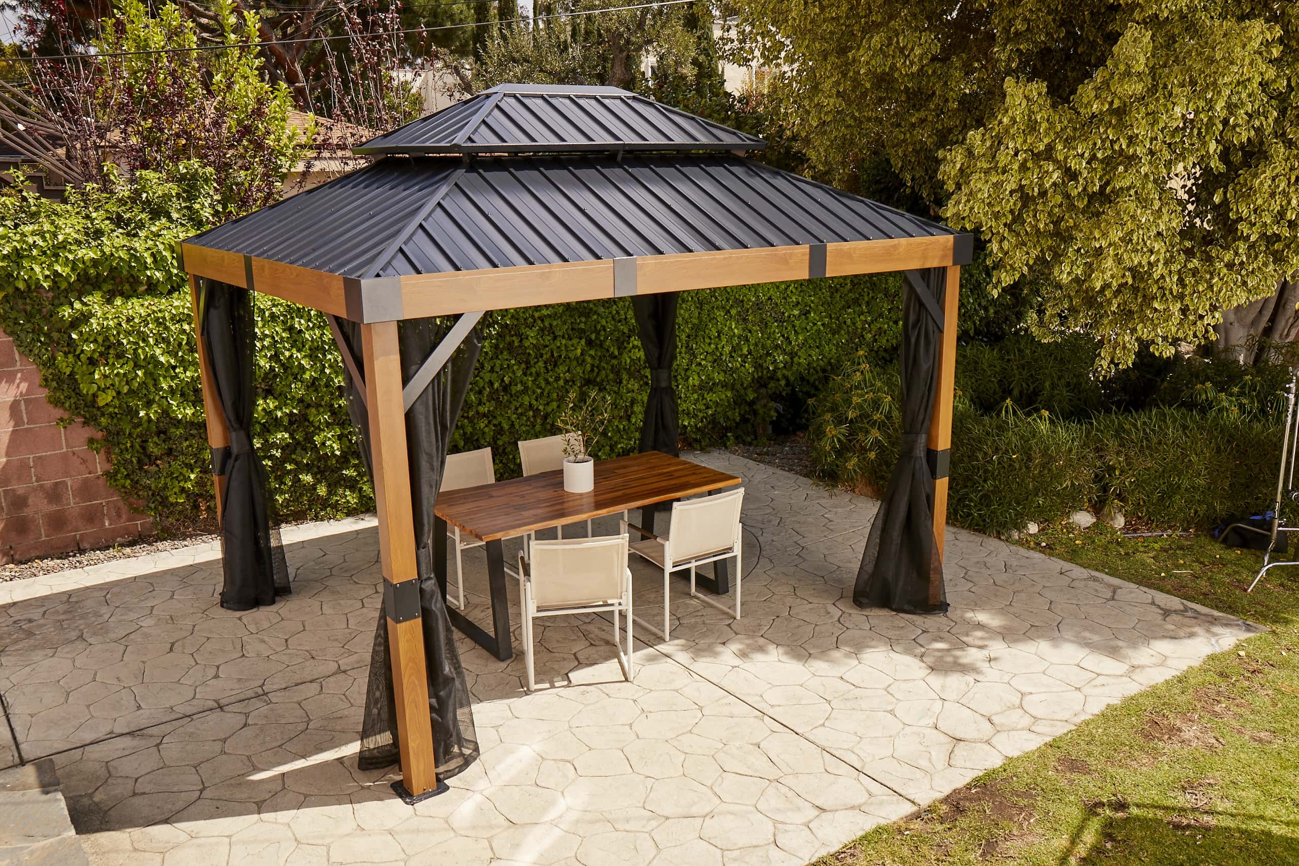 Sojag Fontana Aluminium Paviljoen met hard dak en muggennet - Houtlook/Zwart