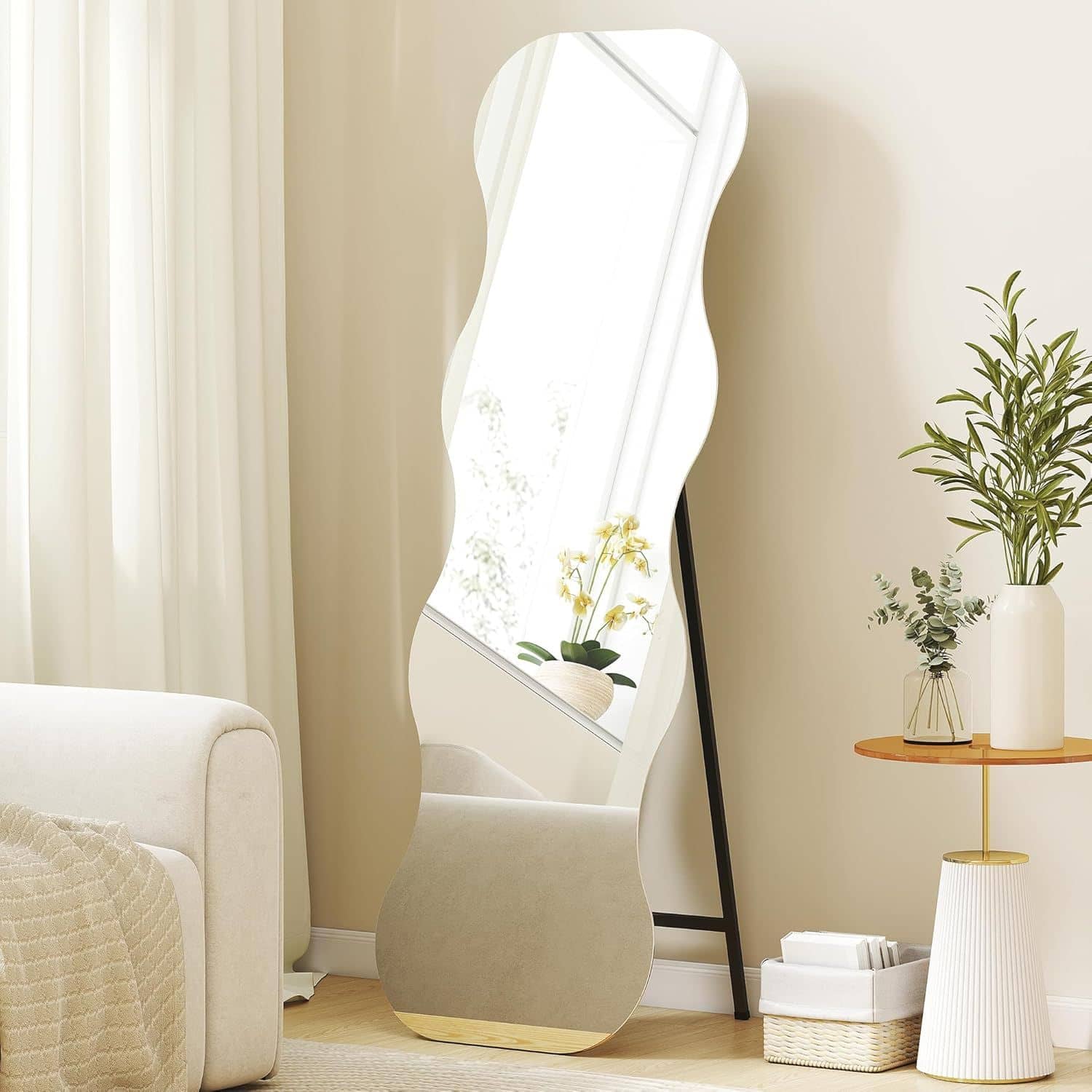 4goodz Frameloze Passpiegel 160x50 cm met houten voet - golfvormig 4goodz Frameloze Passpiegel 160x50 cm met houten voet - golfvormig