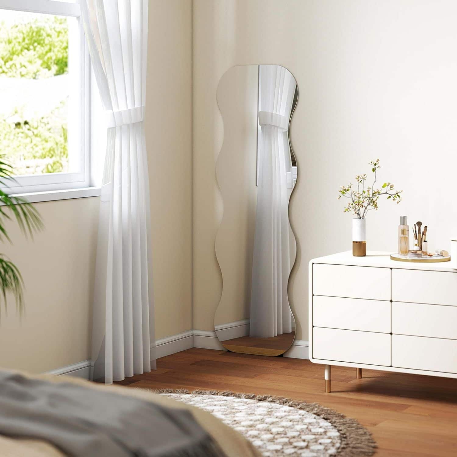 4goodz Frameloze Passpiegel 160x50 cm met houten voet - golfvormig 4goodz Frameloze Passpiegel 160x50 cm met houten voet - golfvormig