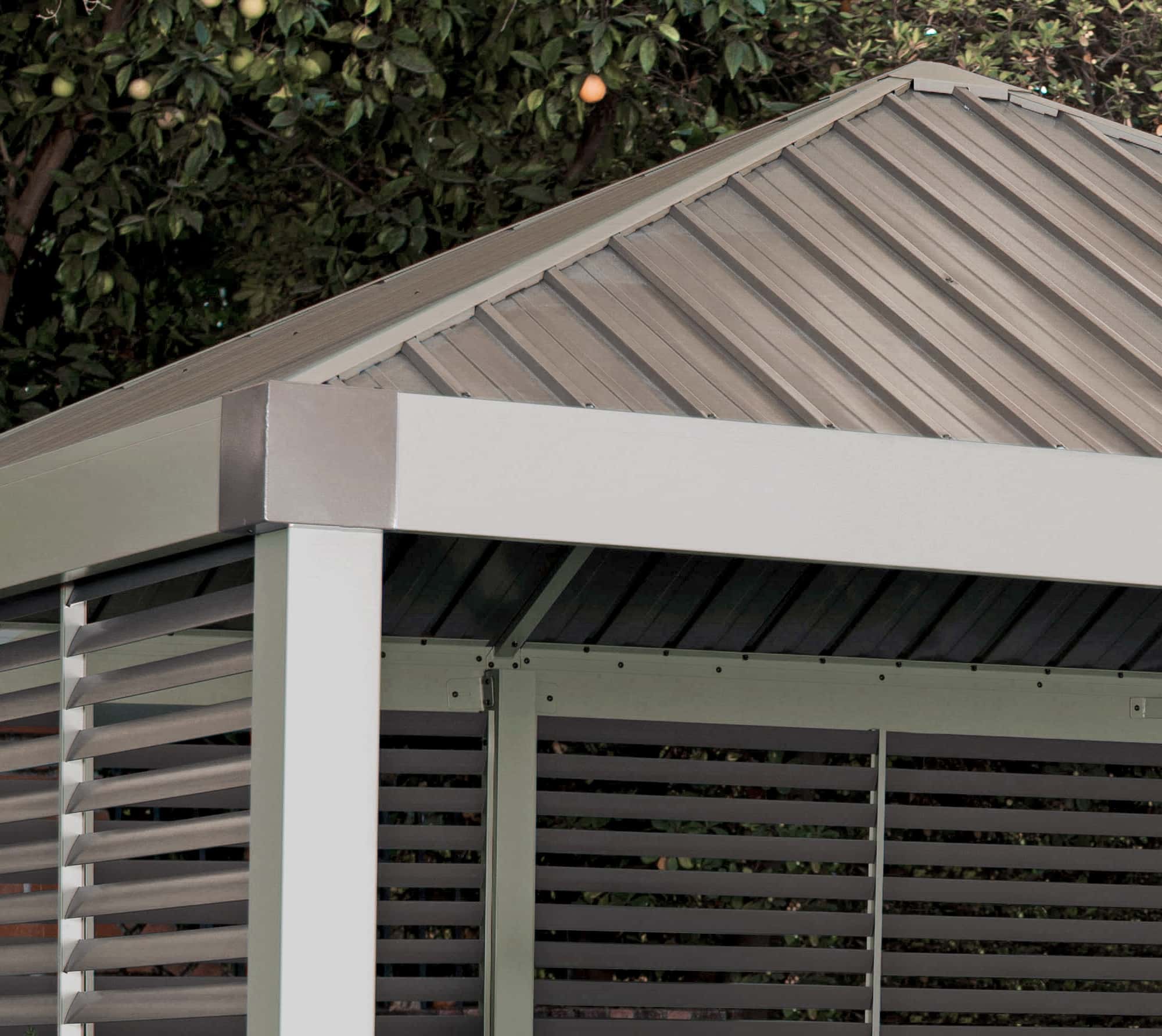 Sojag Nanda Aluminium Paviljoen incl. zijpaneel 363x363x313 cm - Champagnekleurig